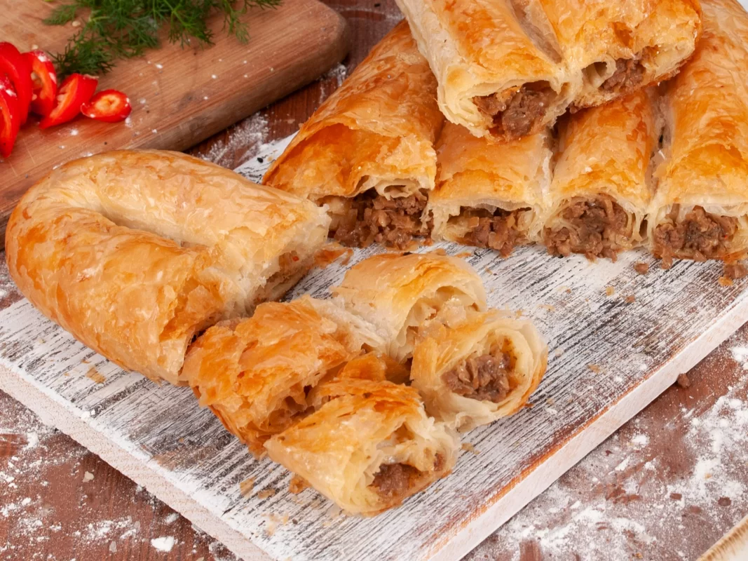 Kıymalı Sarıyer börek